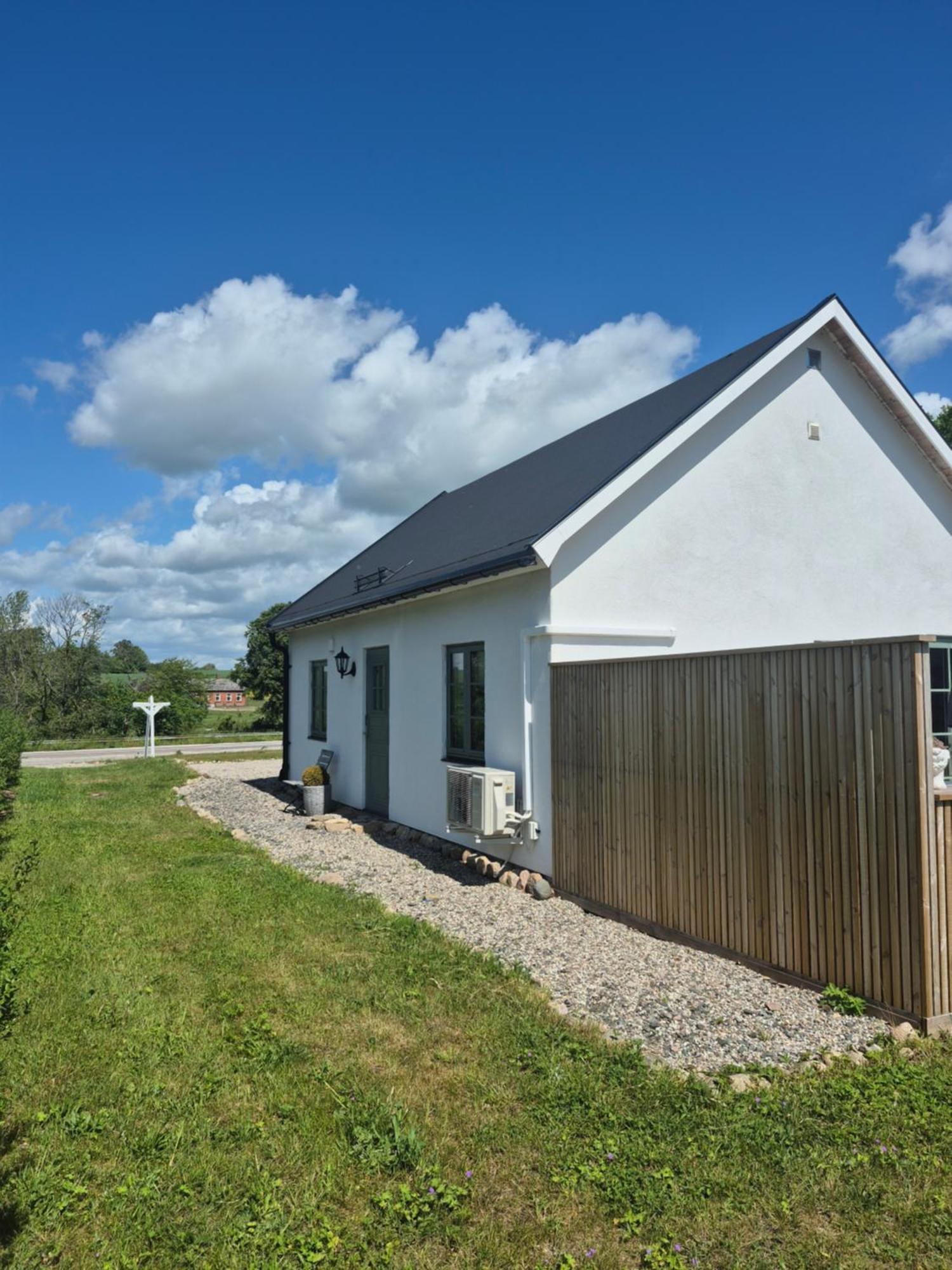 Villa Litet Hus I Mysig By Naera Havet Ystad Esterno foto